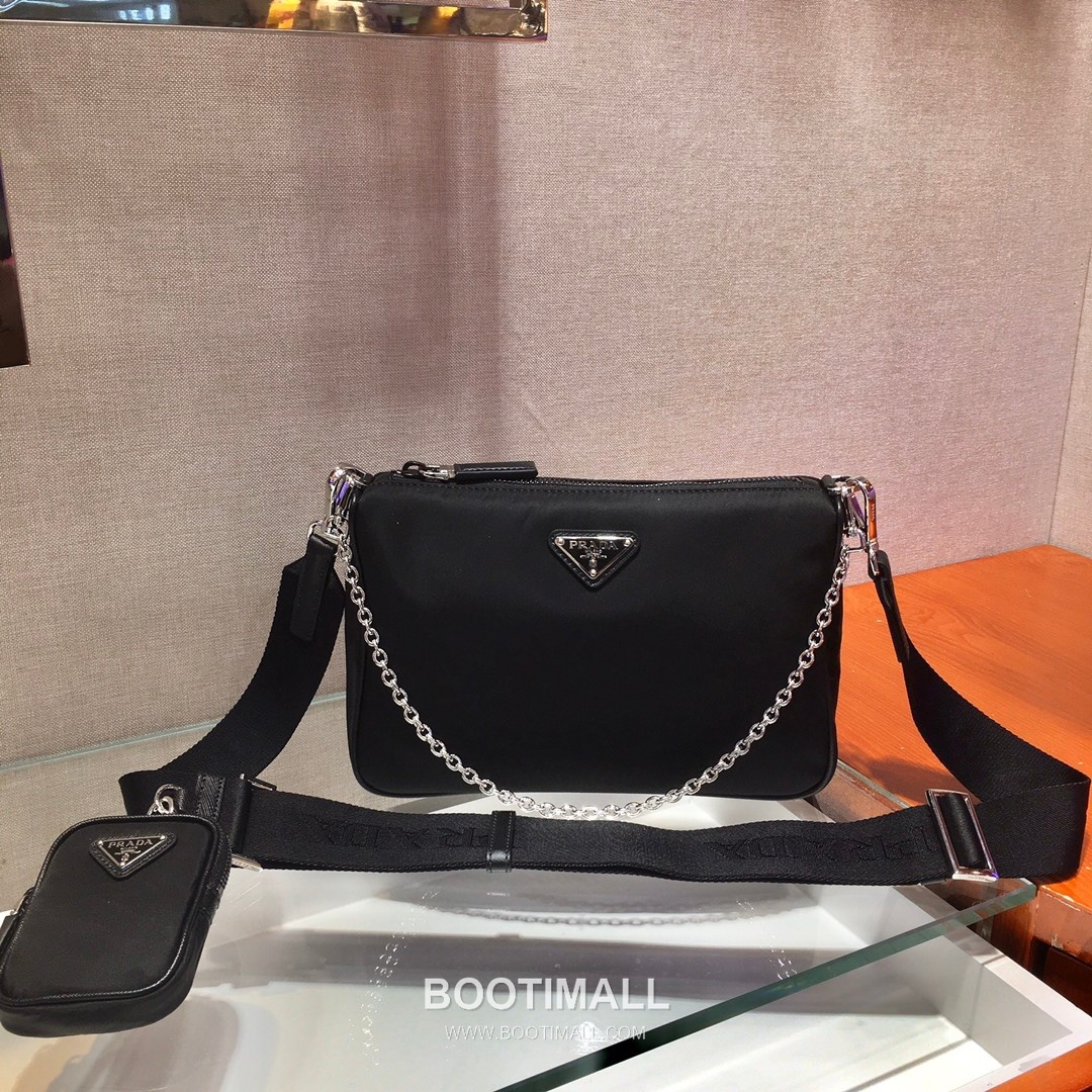 Prada Nylon Chain Strap Crossbody Bag with Detachable Pouch and Logo Detail 프라다 나일론 체인 스트랩 탈부착 파우치 크로스백 2VH113 24cm 2