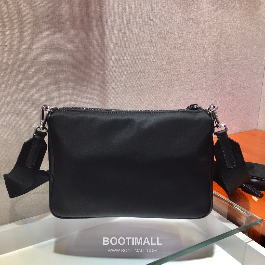 Prada Nylon Chain Strap Crossbody Bag with Detachable Pouch and Logo Detail 프라다 나일론 체인 스트랩 탈부착 파우치 크로스백 2VH113 24cm 4