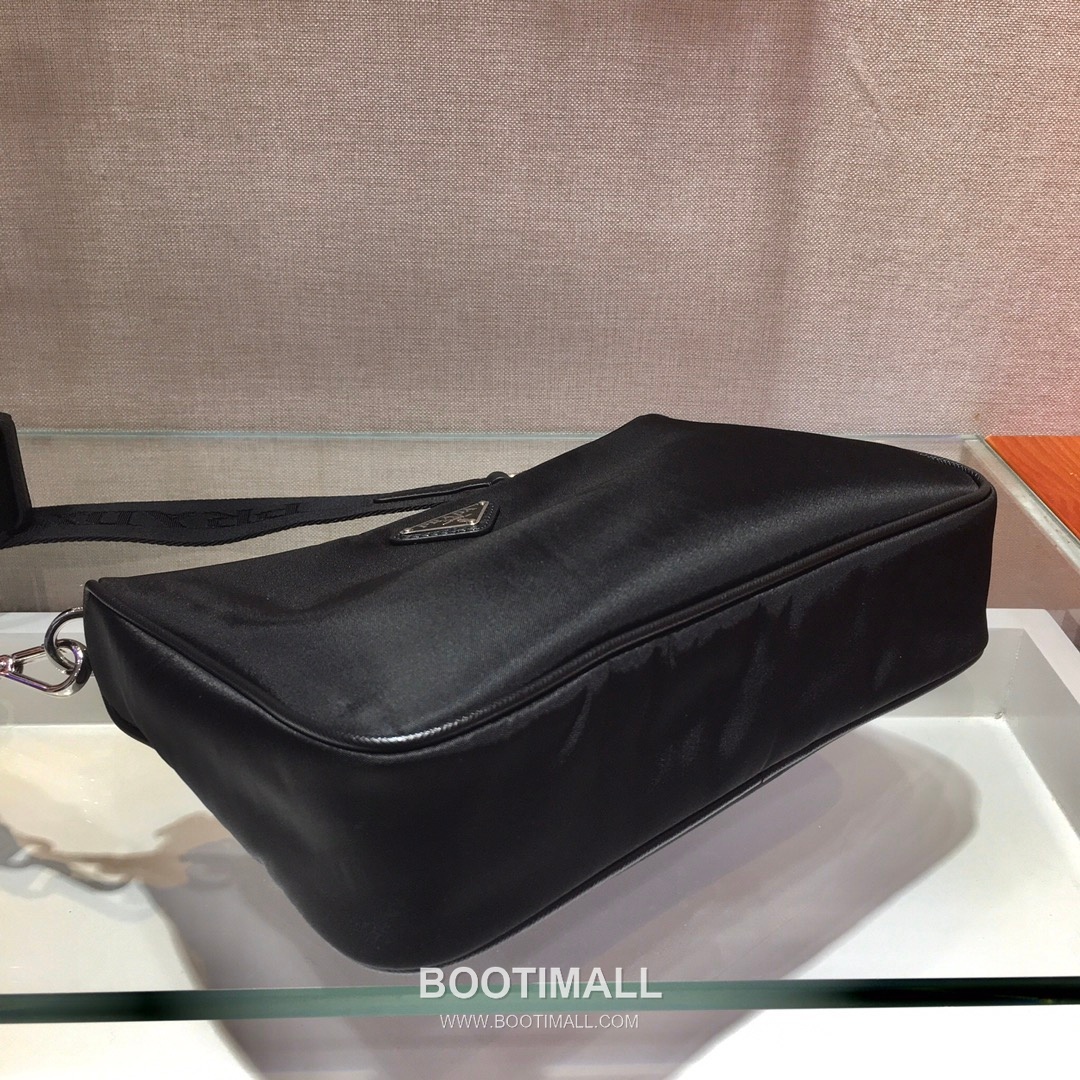 Prada Nylon Chain Strap Crossbody Bag with Detachable Pouch and Logo Detail 프라다 나일론 체인 스트랩 탈부착 파우치 크로스백 2VH113 24cm 5