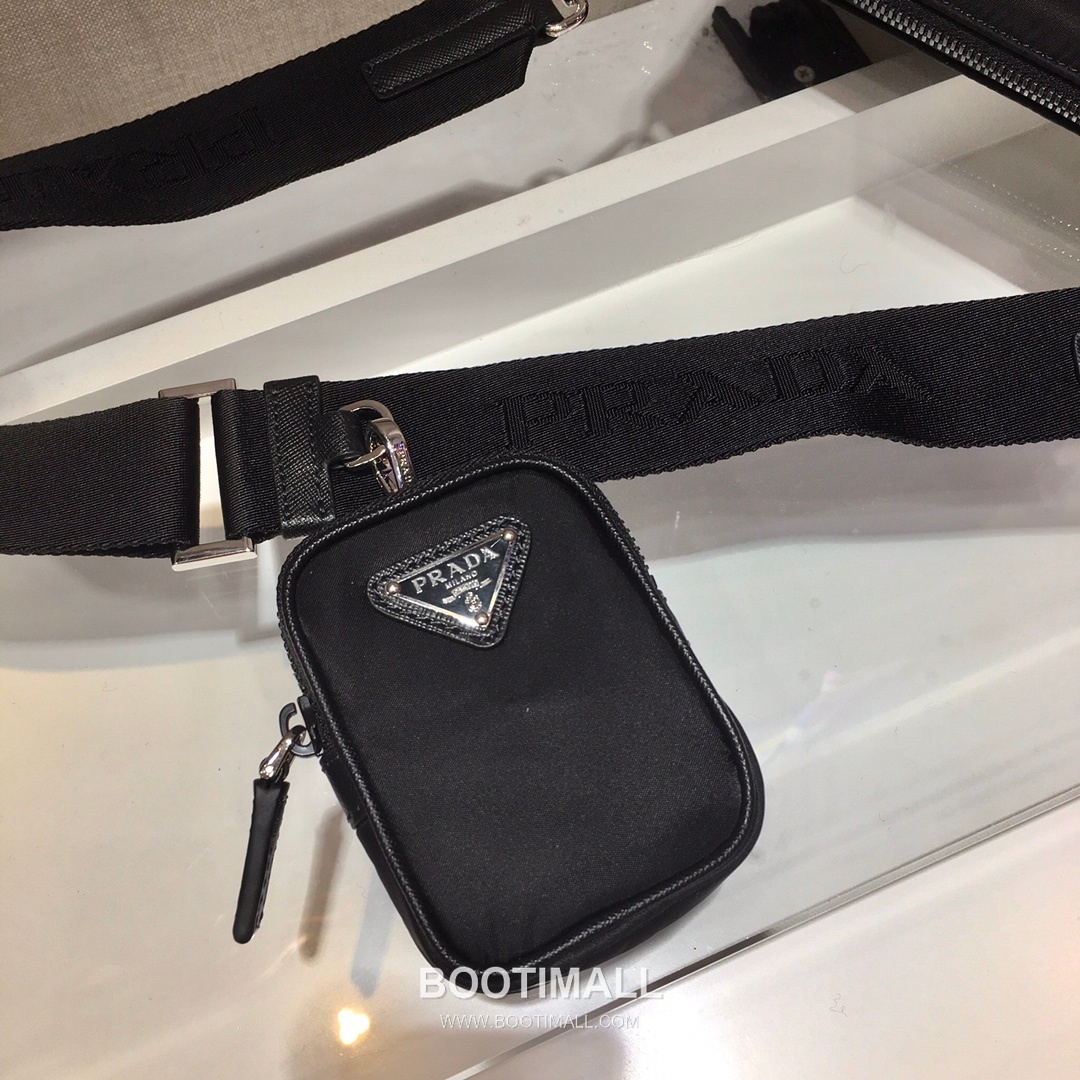 Prada Nylon Chain Strap Crossbody Bag with Detachable Pouch and Logo Detail 프라다 나일론 체인 스트랩 탈부착 파우치 크로스백 2VH113 24cm 6