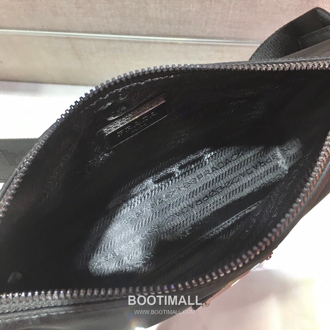 Prada Nylon Chain Strap Crossbody Bag with Detachable Pouch and Logo Detail 프라다 나일론 체인 스트랩 탈부착 파우치 크로스백 2VH113 24cm 8