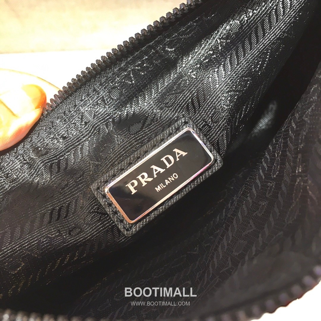 Prada Nylon Chain Strap Crossbody Bag with Detachable Pouch and Logo Detail 프라다 나일론 체인 스트랩 탈부착 파우치 크로스백 2VH113 24cm 9