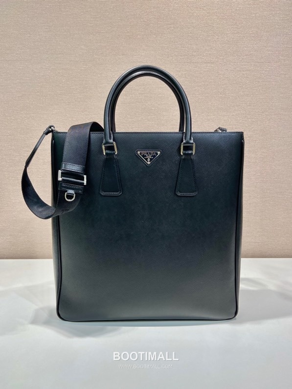 Prada Saffiano Leather Tote Bag with Adjustable Strap and Minimal Design 프라다 사피아노 레더 스트랩 미니멀 토트백 2VG115 36cm 3