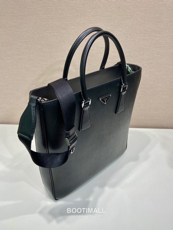 Prada Saffiano Leather Tote Bag with Adjustable Strap and Minimal Design 프라다 사피아노 레더 스트랩 미니멀 토트백 2VG115 36cm 5