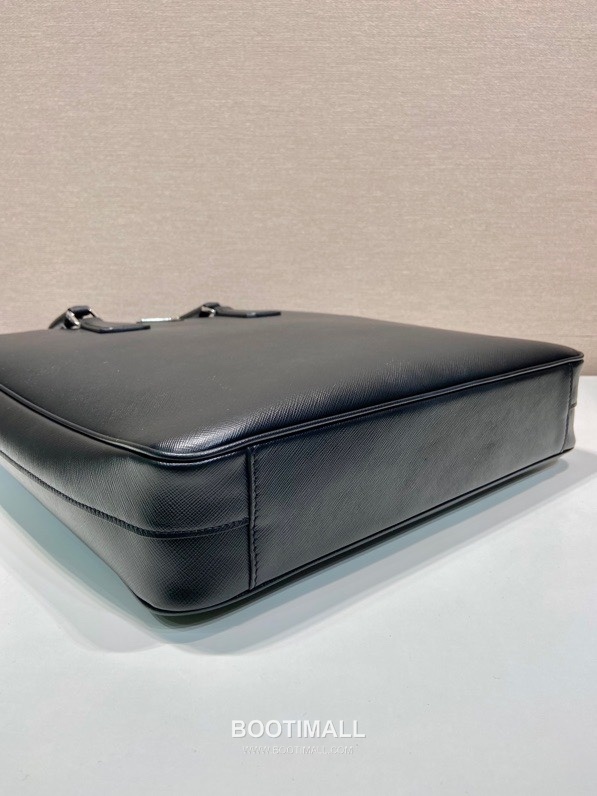 Prada Saffiano Leather Tote Bag with Adjustable Strap and Minimal Design 프라다 사피아노 레더 스트랩 미니멀 토트백 2VG115 36cm 8