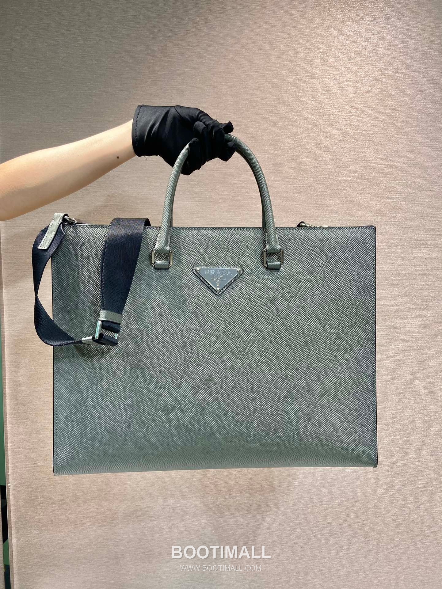 Prada Saffiano Leather Briefcase with Nylon Strap and Zip Closure 프라다 사피아노 레더 나일론 스트랩 지퍼 브리프케이스 2VG101 40cm 1