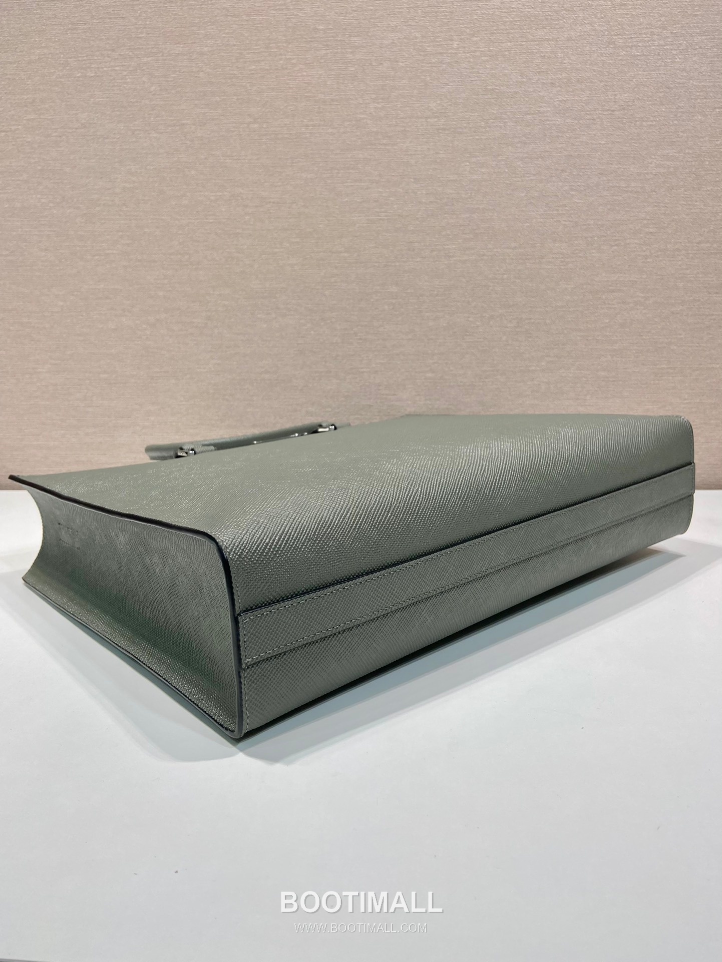 Prada Saffiano Leather Briefcase with Nylon Strap and Zip Closure 프라다 사피아노 레더 나일론 스트랩 지퍼 브리프케이스 2VG101 40cm 6