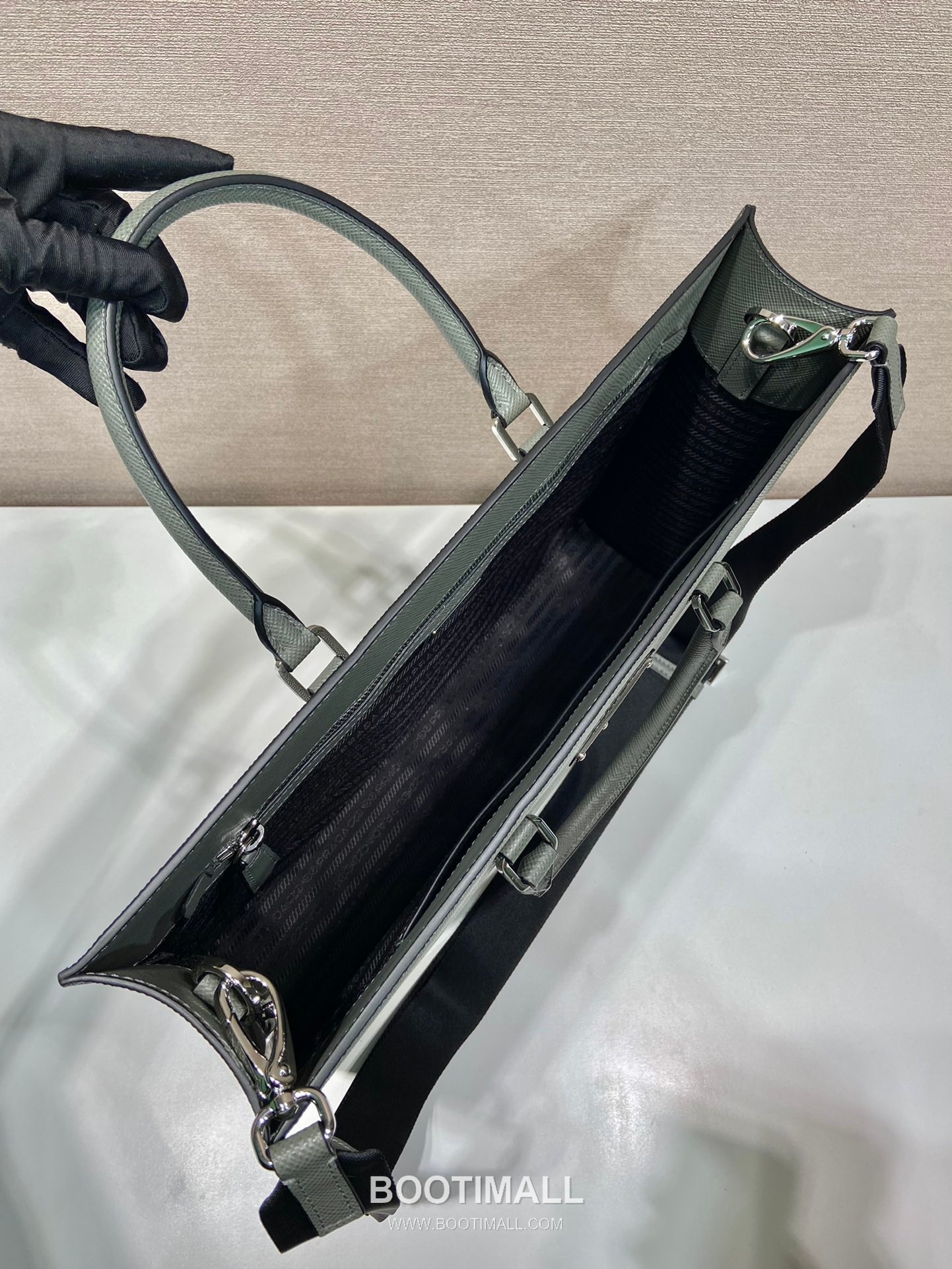 Prada Saffiano Leather Briefcase with Nylon Strap and Zip Closure 프라다 사피아노 레더 나일론 스트랩 지퍼 브리프케이스 2VG101 40cm 8