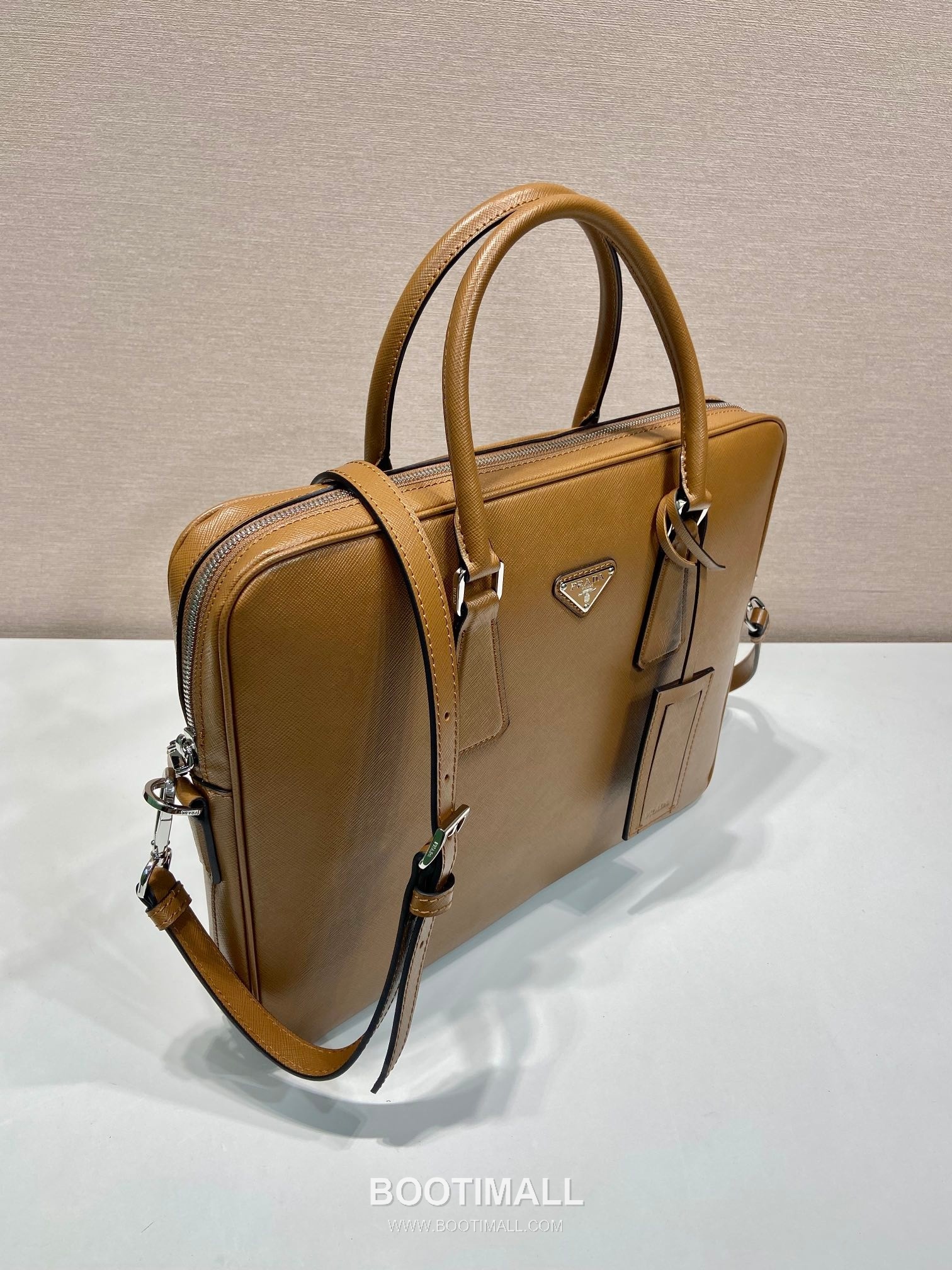 Prada Saffiano Leather Briefcase with Nylon Strap and Dual Pocket Design 프라다 사피아노 레더 나일론 스트랩 듀얼 포켓 브리프케이스 2VE368 36cm 3
