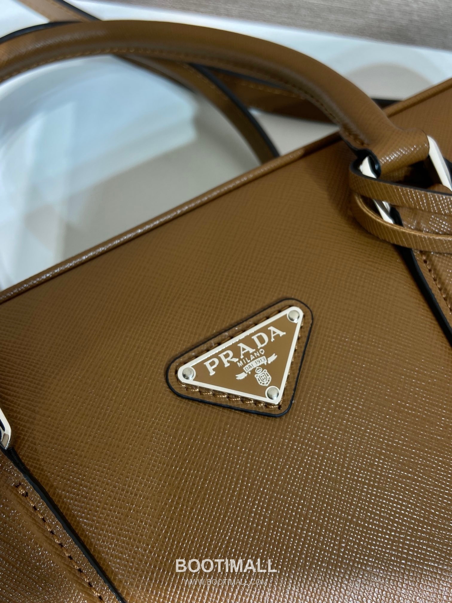 Prada Saffiano Leather Briefcase with Nylon Strap and Dual Pocket Design 프라다 사피아노 레더 나일론 스트랩 듀얼 포켓 브리프케이스 2VE368 36cm 7