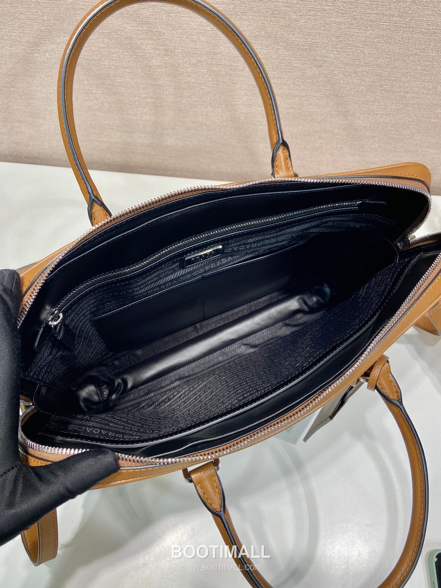 Prada Saffiano Leather Briefcase with Nylon Strap and Dual Pocket Design 프라다 사피아노 레더 나일론 스트랩 듀얼 포켓 브리프케이스 2VE368 36cm 8