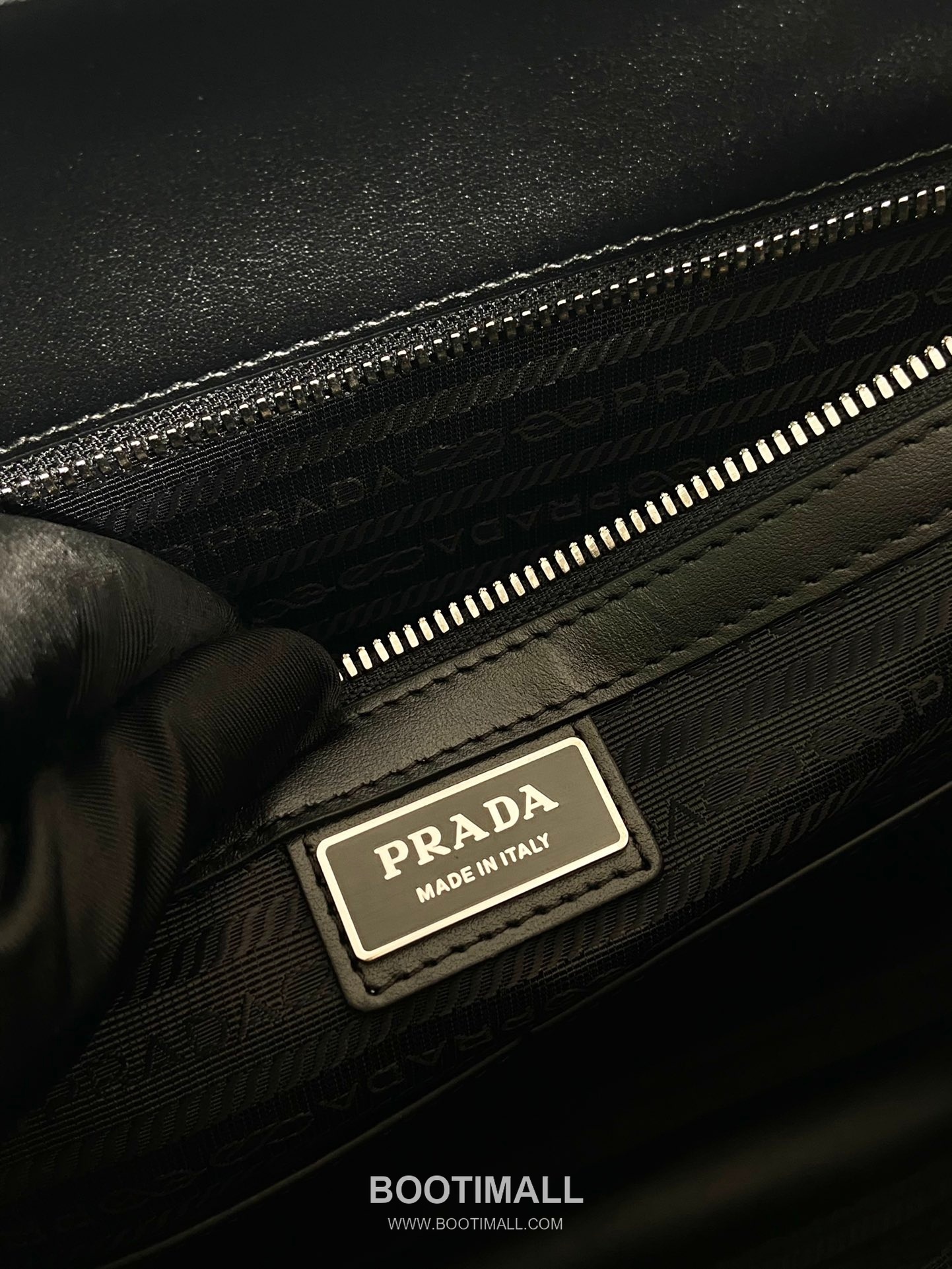 Prada Saffiano Leather Slim Briefcase with Ultra Thin Profile 프라다 사피아노 레더 슬림 브리프케이스 2VE0368 37cm 9
