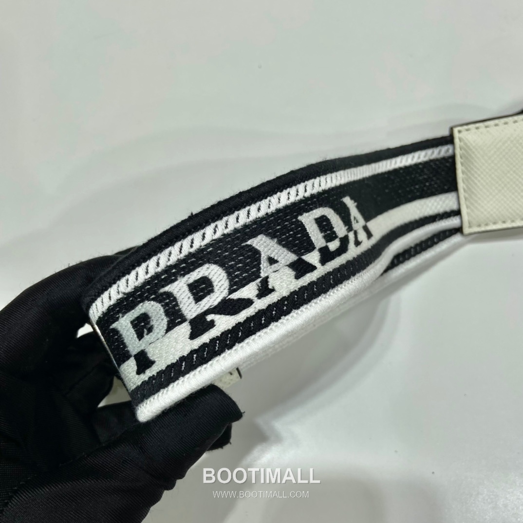 Prada Saffiano Leather Crossbody Bag with Embroidered Strap and Triangle Logo 프라다 사피아노 레더 자수 스트랩 삼각로고 크로스백 2VH154 19cm 7