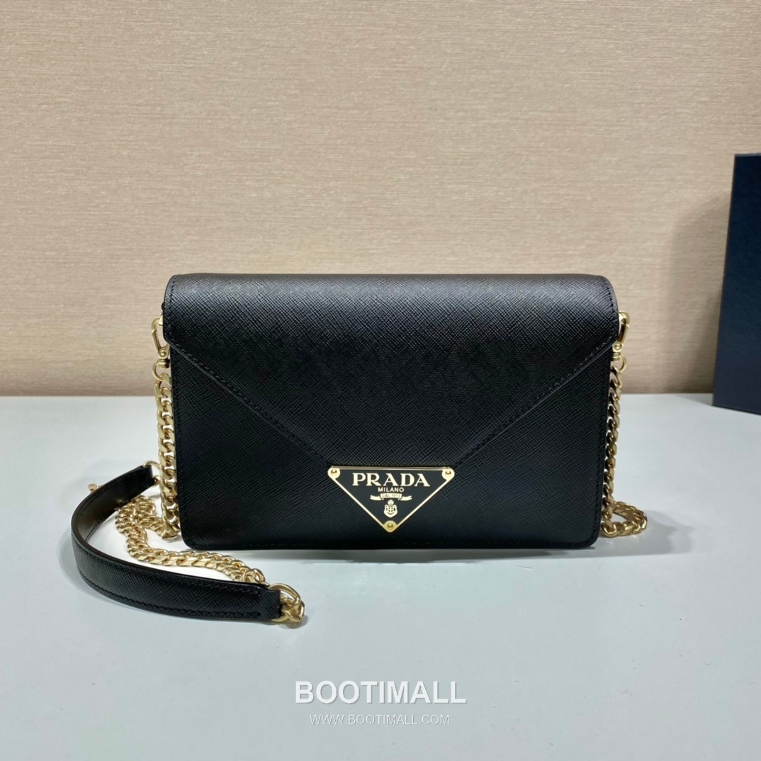 Prada Saffiano Leather Flap Crossbody Bag with Enamel Triangle Logo 프라다 사피아노 레더 플랩 삼각로고 크로스백 1BD318 21.5cm 2
