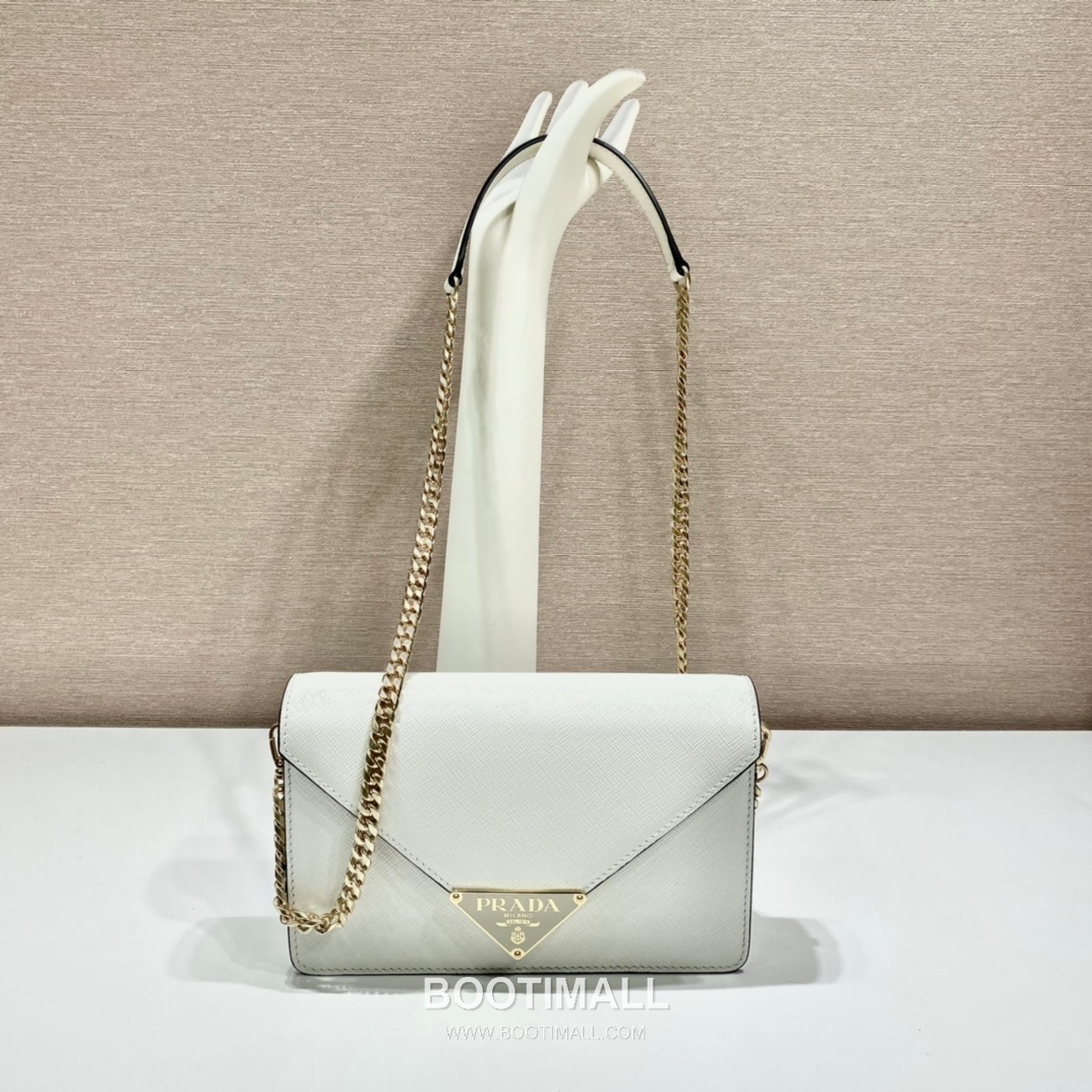Prada Saffiano Leather Flap Crossbody Bag with Enamel Triangle Logo 프라다 사피아노 레더 플랩 삼각로고 크로스백 1BD318 21.5cm 1