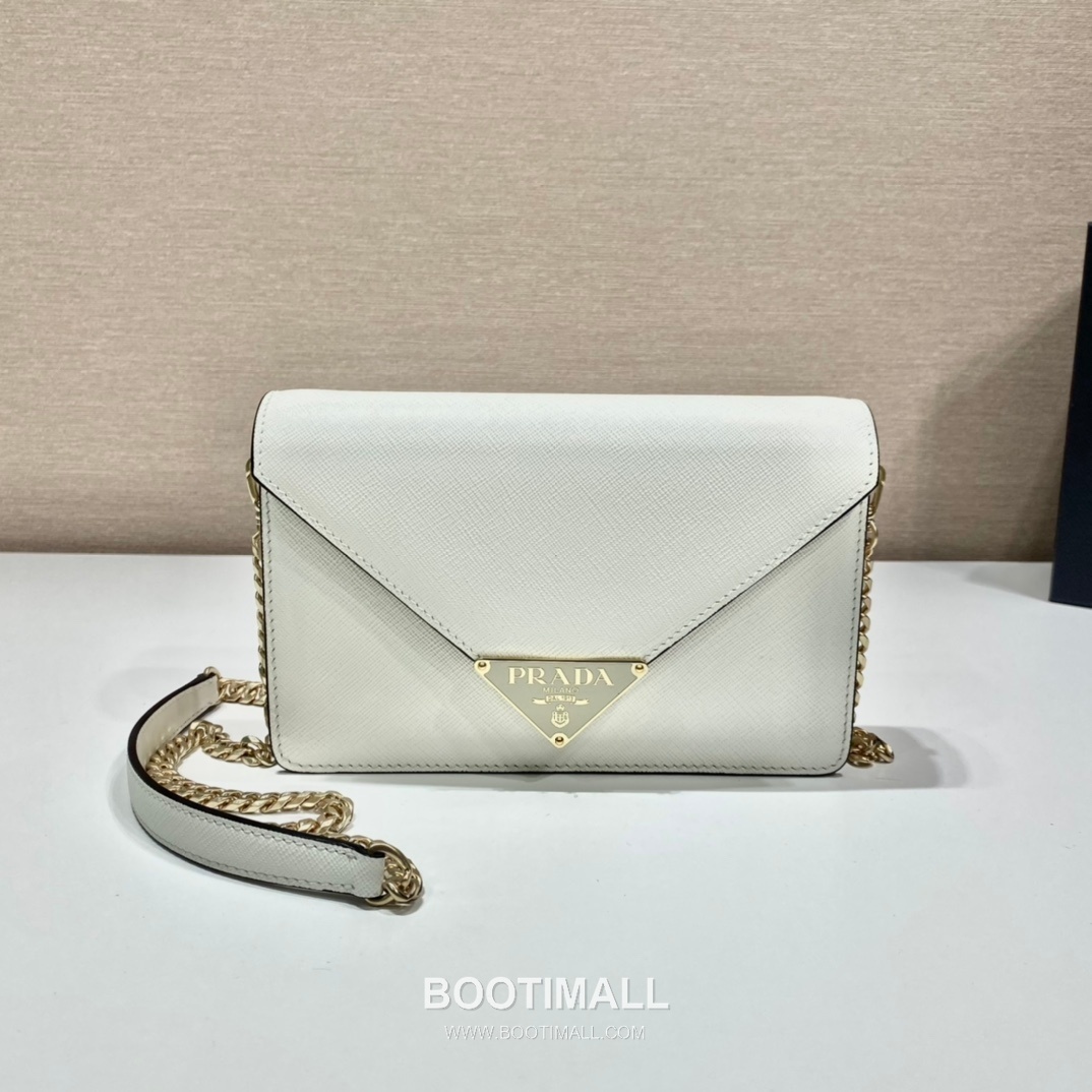 Prada Saffiano Leather Flap Crossbody Bag with Enamel Triangle Logo 프라다 사피아노 레더 플랩 삼각로고 크로스백 1BD318 21.5cm 2