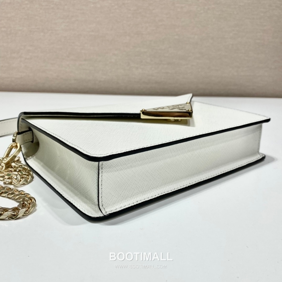 Prada Saffiano Leather Flap Crossbody Bag with Enamel Triangle Logo 프라다 사피아노 레더 플랩 삼각로고 크로스백 1BD318 21.5cm 4