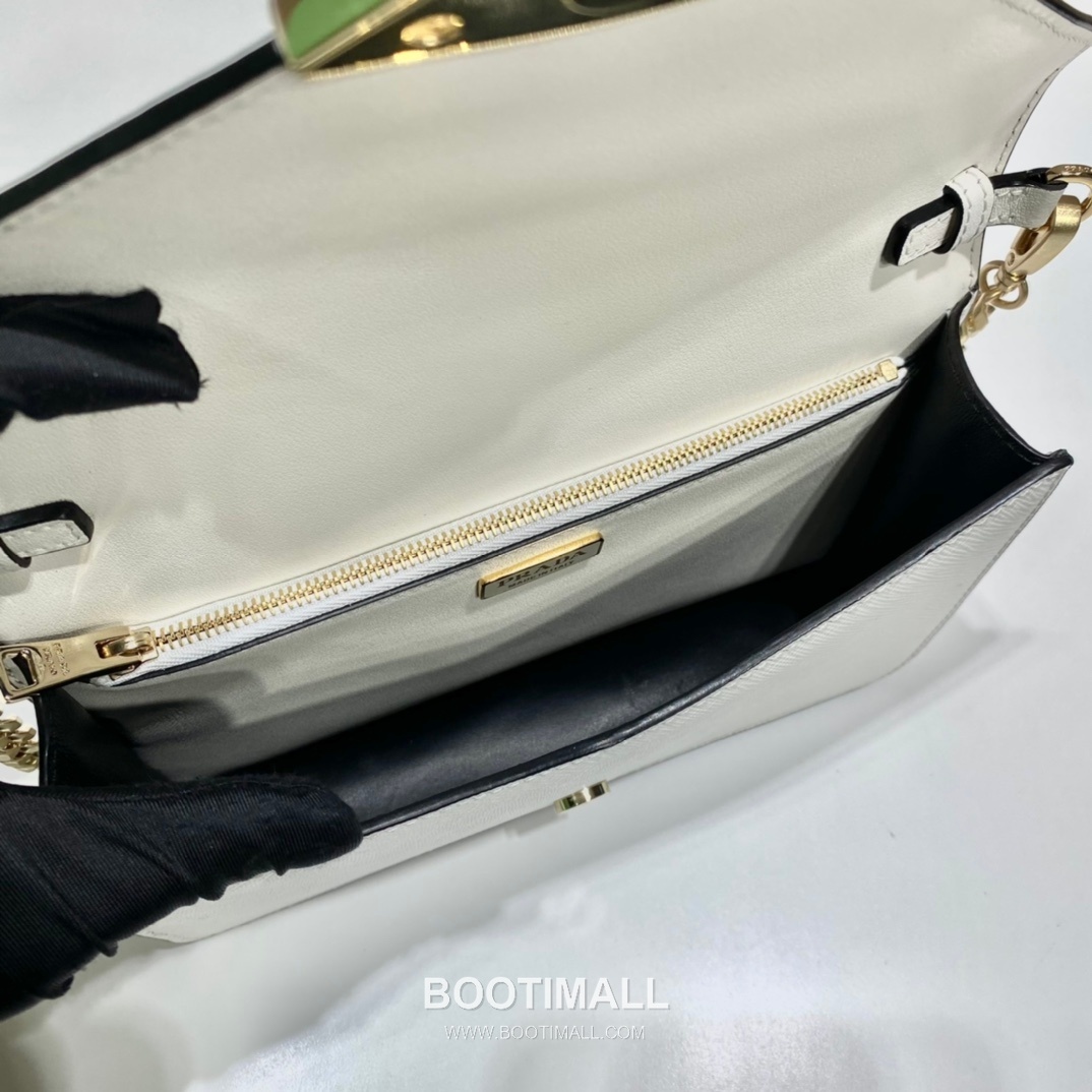 Prada Saffiano Leather Flap Crossbody Bag with Enamel Triangle Logo 프라다 사피아노 레더 플랩 삼각로고 크로스백 1BD318 21.5cm 8