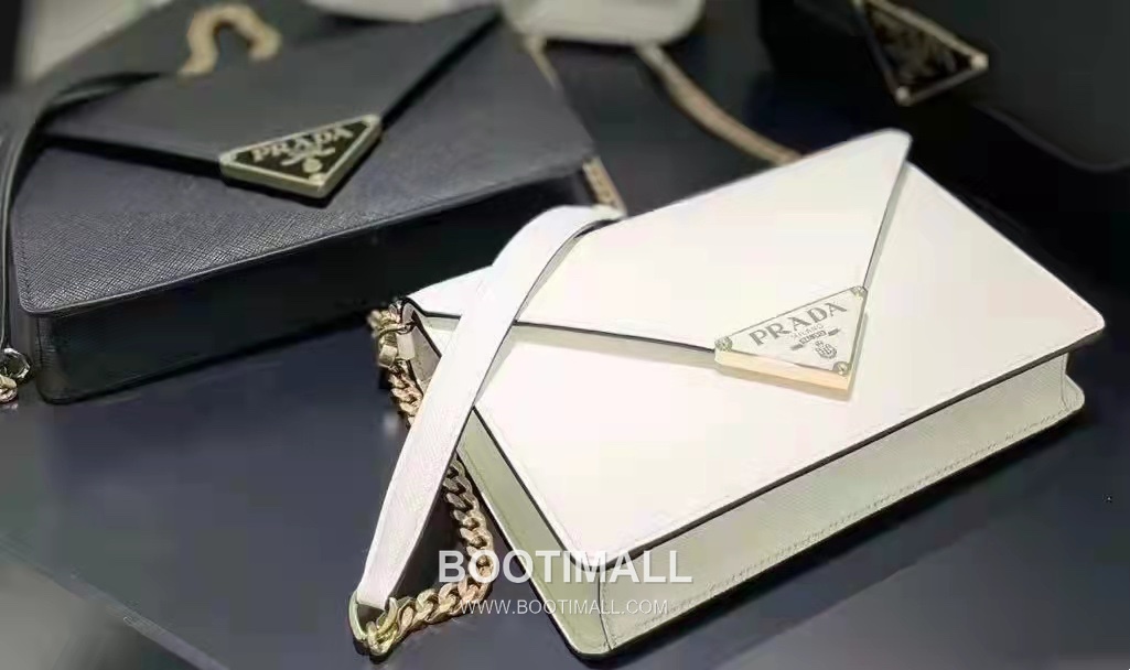 Prada Saffiano Leather Flap Crossbody Bag with Enamel Triangle Logo 프라다 사피아노 레더 플랩 삼각로고 크로스백 1BD318 21.5cm 10