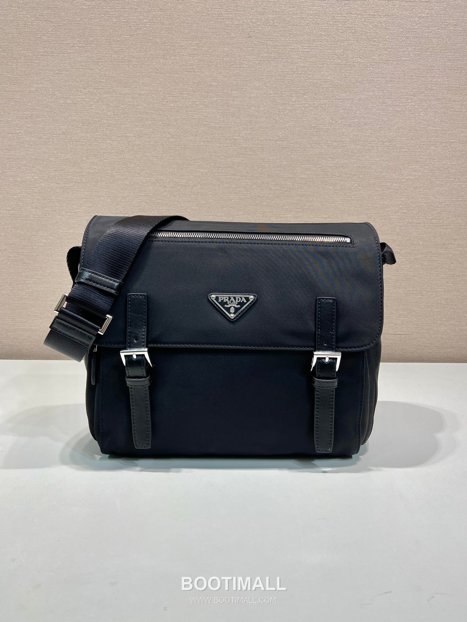 Prada Nylon Calfskin Messenger Bag with Flap Zip Pocket and Triangle Logo 프라다 나일론 카프스킨 플랩 지퍼포켓 삼각로고 메신저백 BD671B 30cm 1