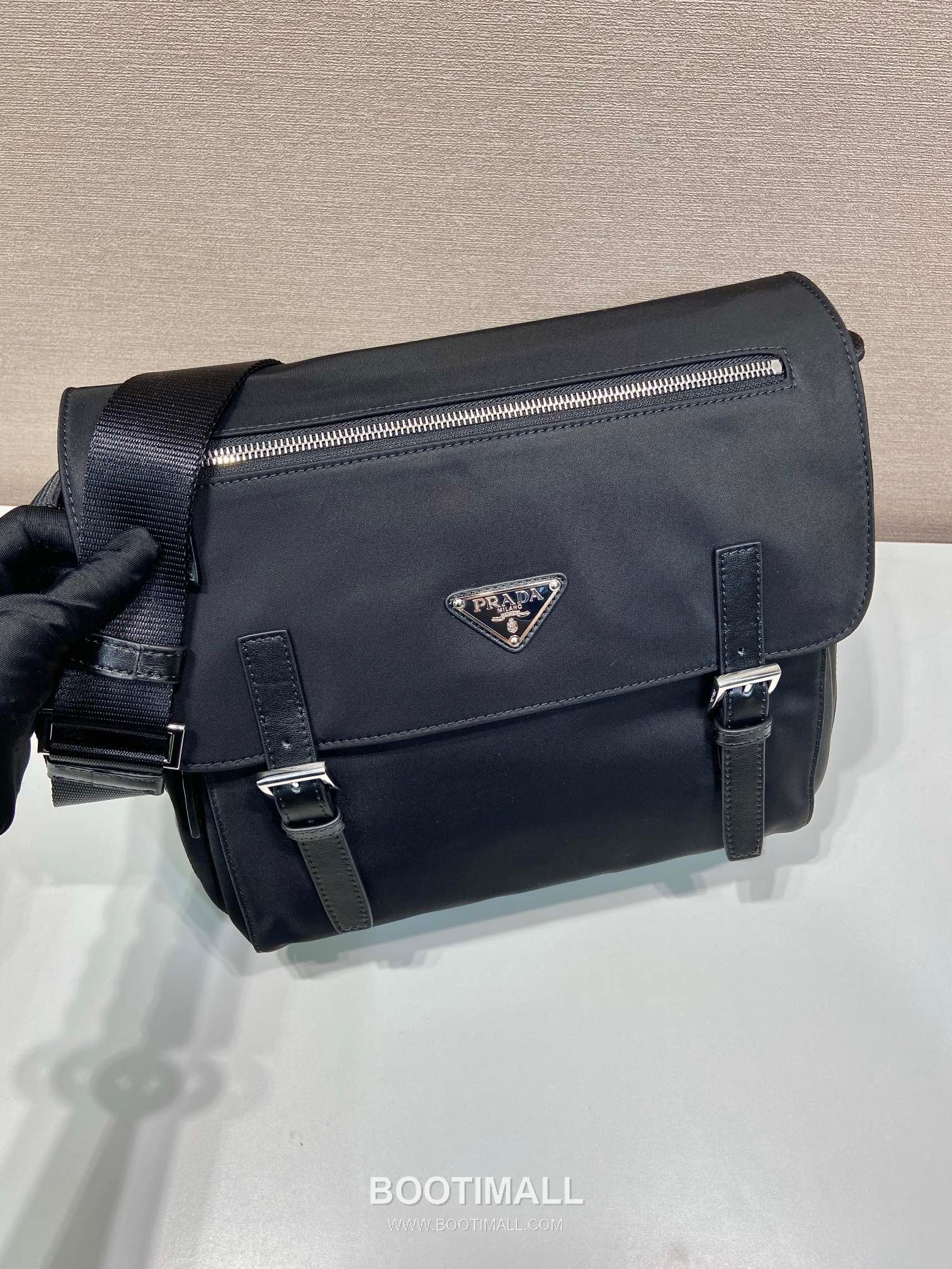 Prada Nylon Calfskin Messenger Bag with Flap Zip Pocket and Triangle Logo 프라다 나일론 카프스킨 플랩 지퍼포켓 삼각로고 메신저백 BD671B 30cm 2