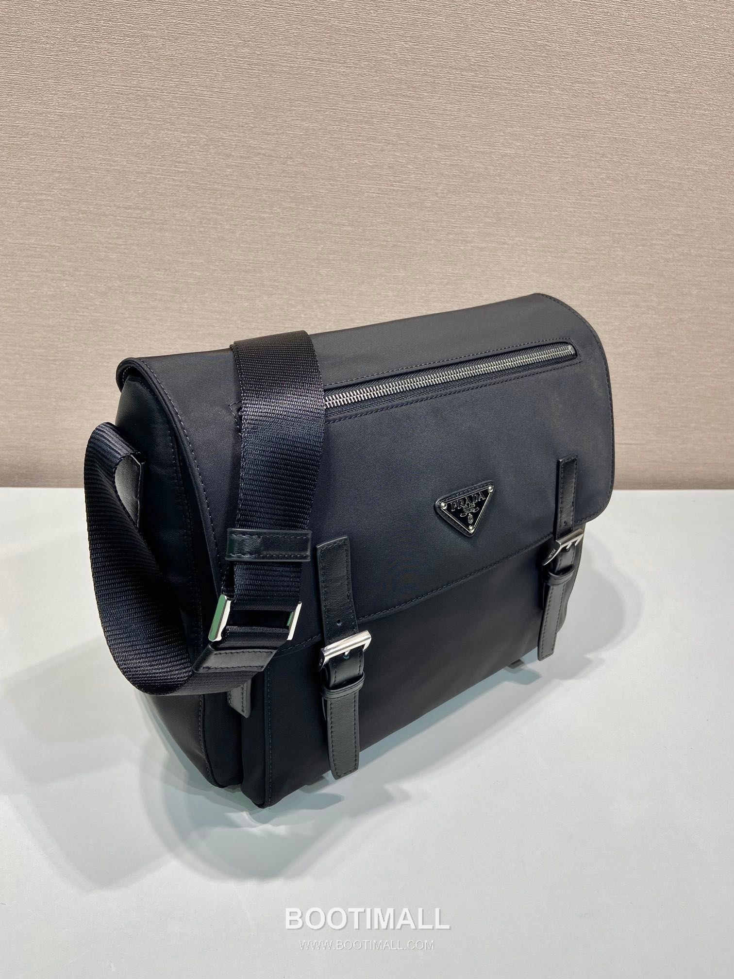 Prada Nylon Calfskin Messenger Bag with Flap Zip Pocket and Triangle Logo 프라다 나일론 카프스킨 플랩 지퍼포켓 삼각로고 메신저백 BD671B 30cm 3