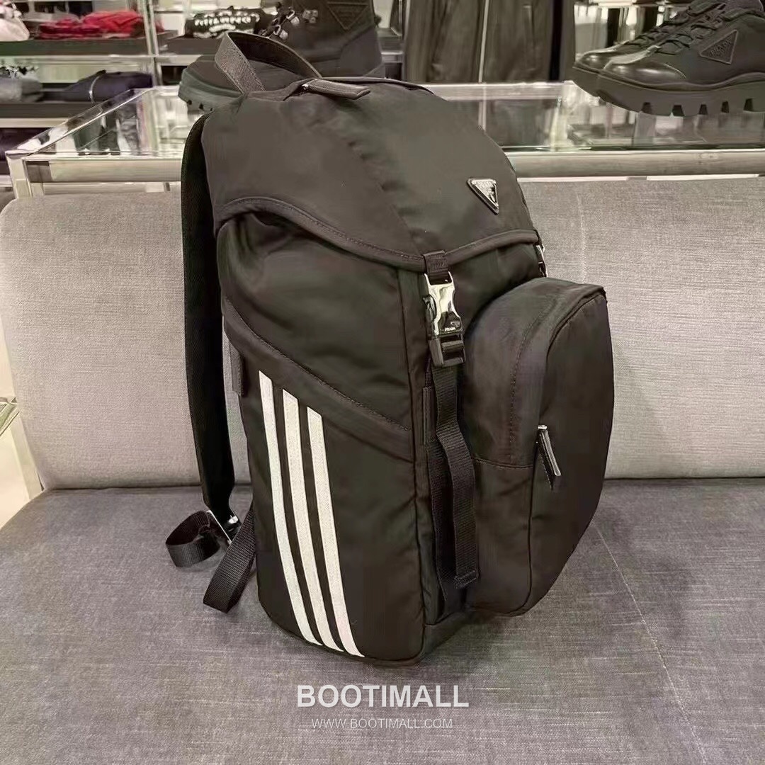 Prada Re-Nylon Saffiano Leather Backpack with Stripe Detail 프라다 리나일론 사피아노 레더 스트라이프 디테일 백팩 2VZ135 27cm 2