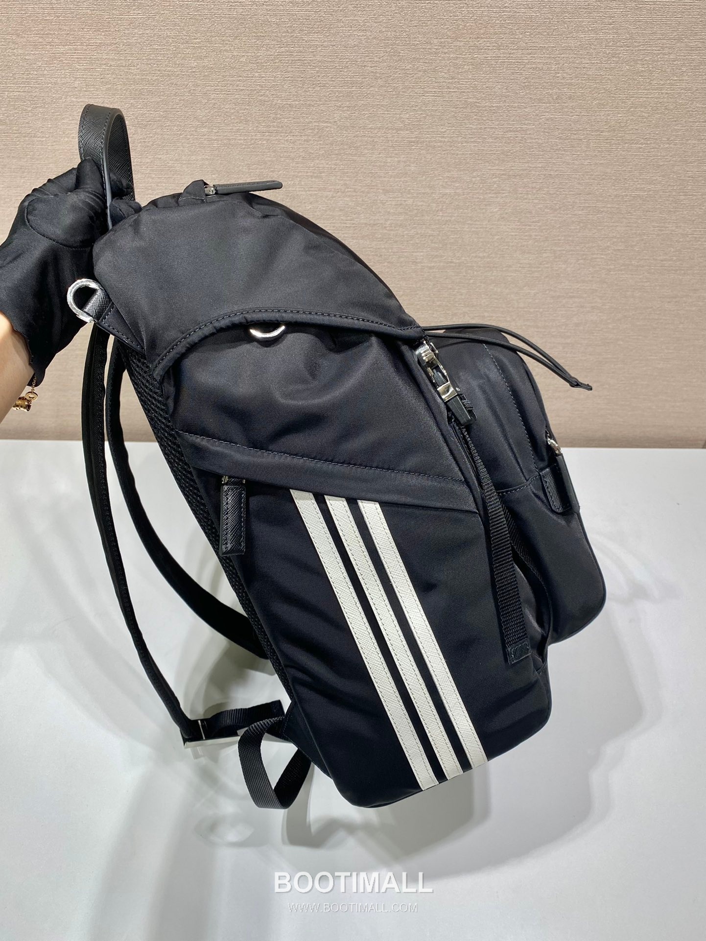 Prada Re-Nylon Saffiano Leather Backpack with Stripe Detail 프라다 리나일론 사피아노 레더 스트라이프 디테일 백팩 2VZ135 27cm 7
