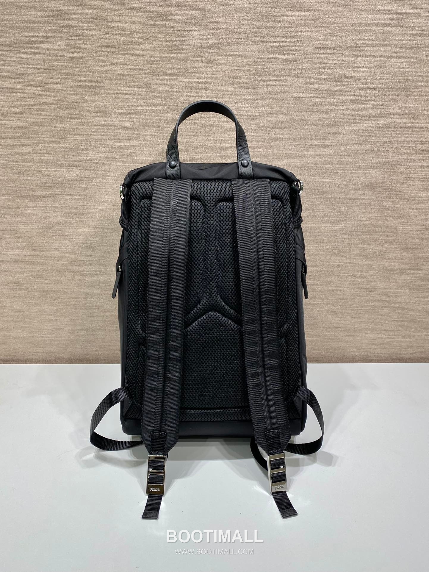 Prada Re-Nylon Saffiano Leather Backpack with Stripe Detail 프라다 리나일론 사피아노 레더 스트라이프 디테일 백팩 2VZ135 27cm 8