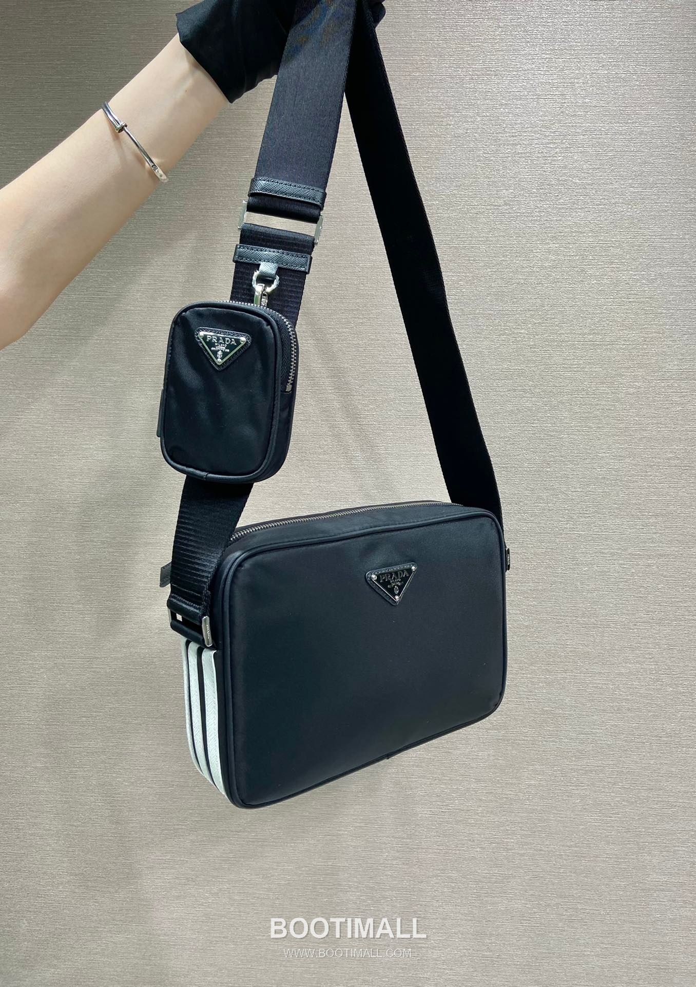Prada Re-Nylon Saffiano Leather Backpack with Stripe Detail 프라다 리나일론 사피아노 레더 스트라이프 디테일 백팩 2VZ135 27cm 13