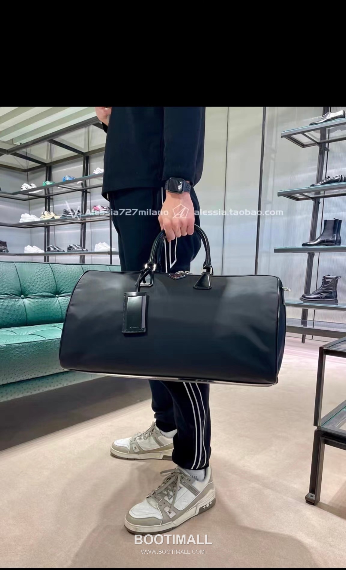 Prada Re-Nylon Travel Bag with Leather Trim and Triangle Logo 프라다 리나일론 레더 트림 삼각로고 트래블백 2VC018 50cm 1