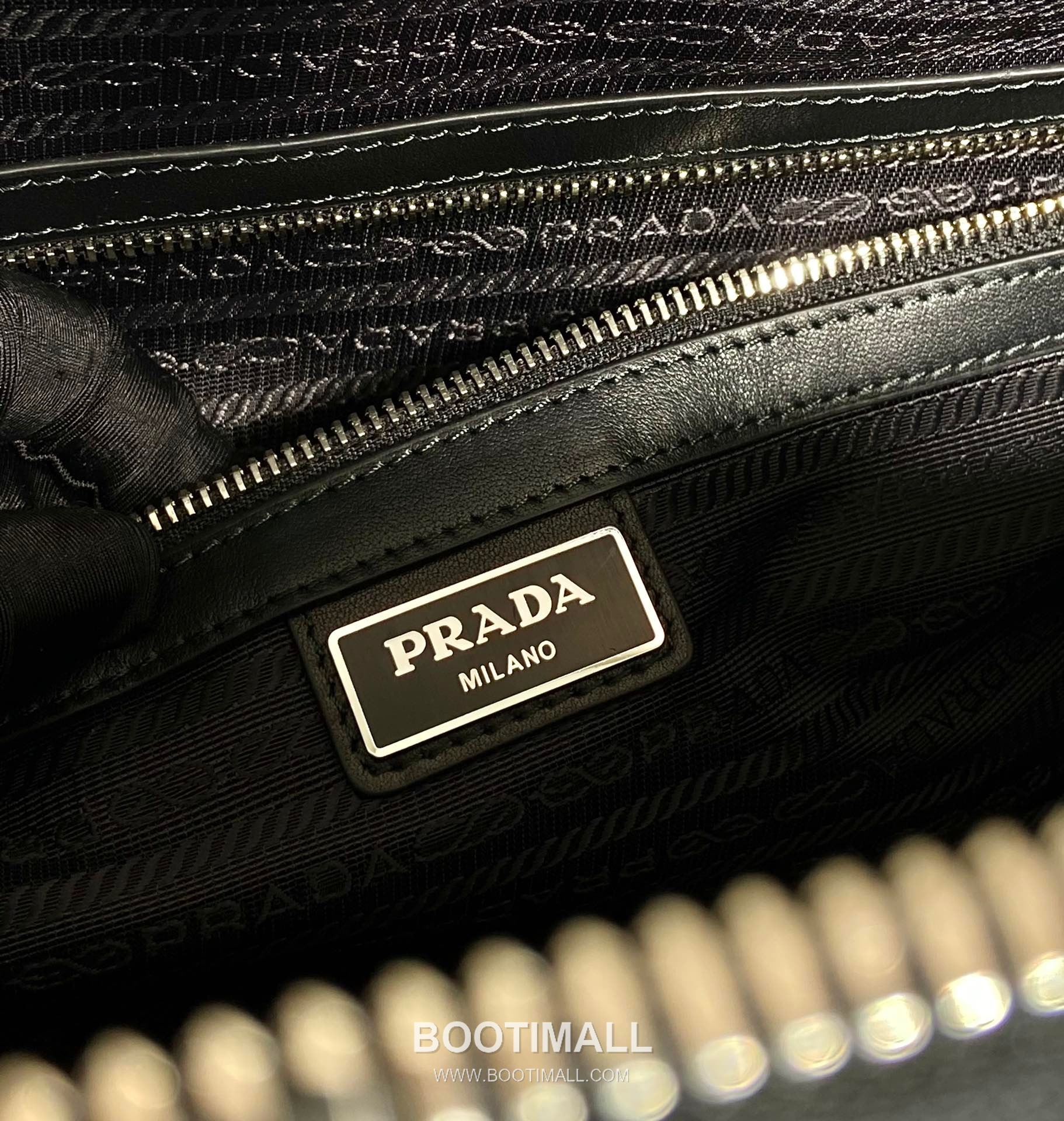 Prada Re-Nylon Travel Bag with Leather Trim and Triangle Logo 프라다 리나일론 레더 트림 삼각로고 트래블백 2VC018 50cm 9