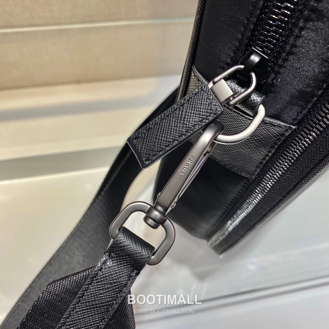 Prada Re-Nylon Briefcase with Dual Handles and Trolley Strap Detail 프라다 리나일론 듀얼 핸들 트롤리 스트랩 브리프케이스 2VE005 38cm 8