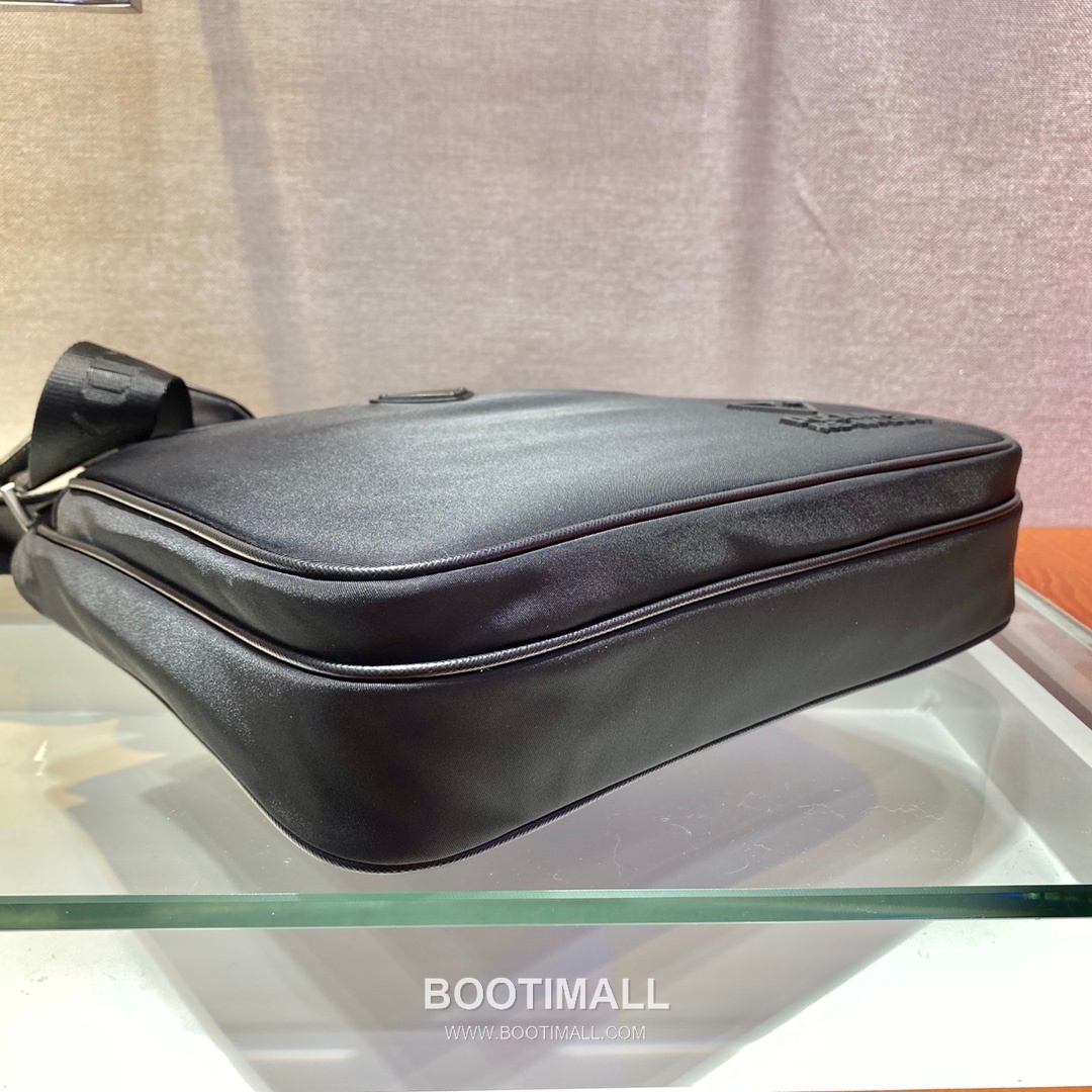 Prada Re-Nylon Crossbody Bag with Detachable Pouch and Triangle Logo 프라다 리나일론 탈부착 파우치 삼각로고 크로스백 2VH118 28cm 4