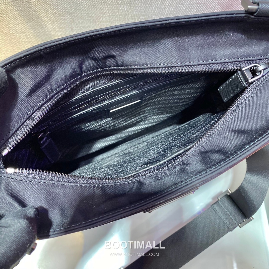 Prada Re-Nylon Crossbody Bag with Detachable Pouch and Triangle Logo 프라다 리나일론 탈부착 파우치 삼각로고 크로스백 2VH118 28cm 7