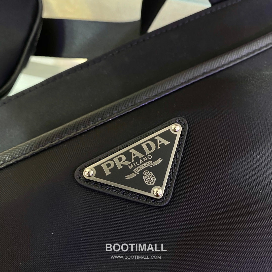 Prada Re-Nylon Crossbody Bag with Detachable Pouch and Triangle Logo 프라다 리나일론 탈부착 파우치 삼각로고 크로스백 2VH118 28cm 8