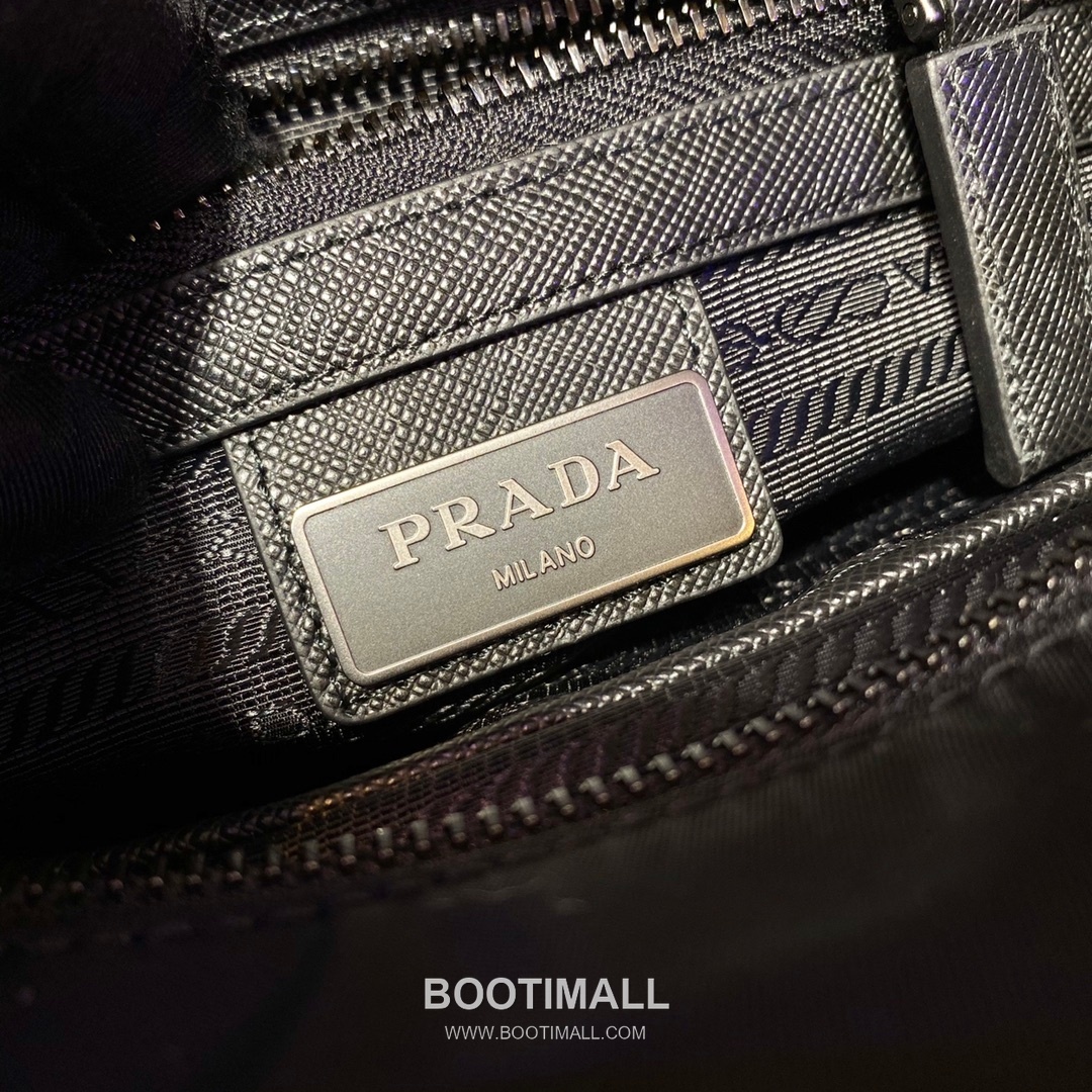 Prada Re-Nylon Crossbody Bag with Detachable Pouch and Triangle Logo 프라다 리나일론 탈부착 파우치 삼각로고 크로스백 2VH118 28cm 9