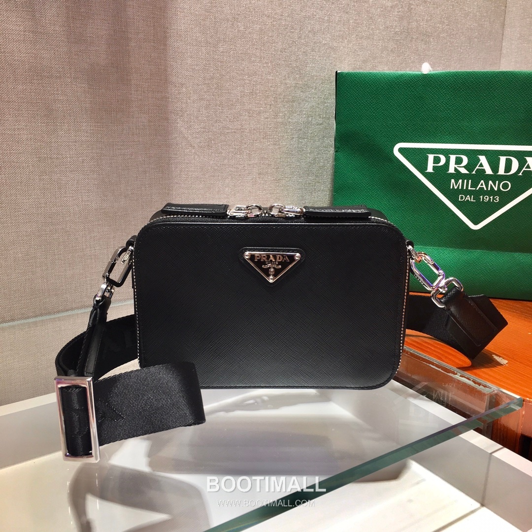 Prada Saffiano Leather Camera Bag with Triangle Logo and Zip Closure 프라다 사피아노 레더 삼각로고 지퍼 카메라백 2VH070 18cm 1