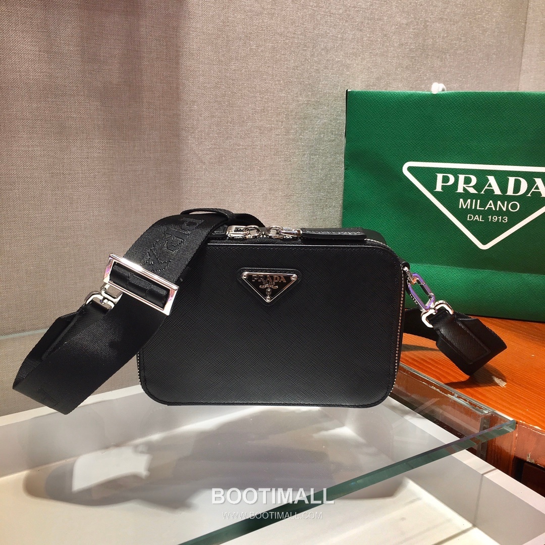 Prada Saffiano Leather Camera Bag with Triangle Logo and Zip Closure 프라다 사피아노 레더 삼각로고 지퍼 카메라백 2VH070 18cm 2