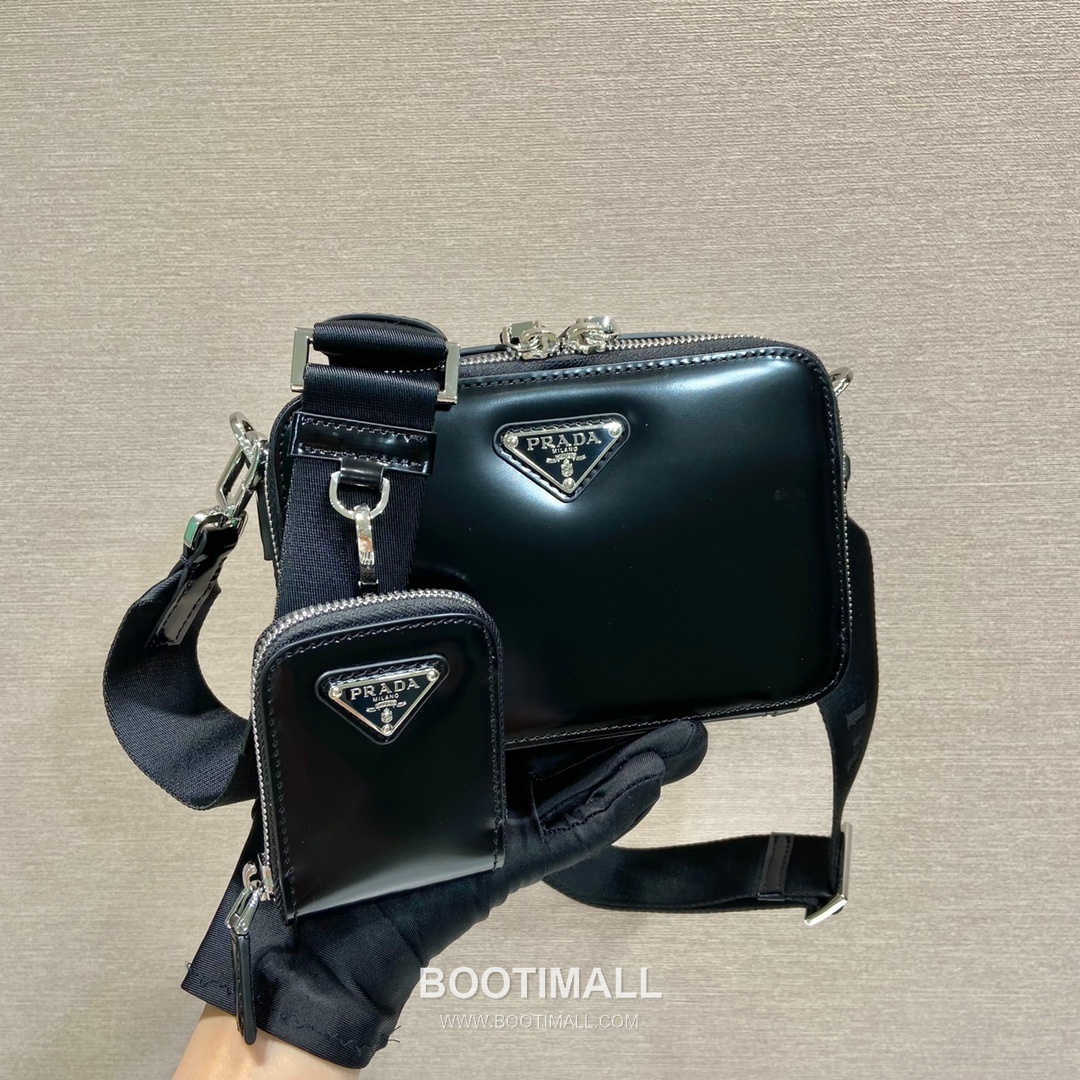 Prada Patent Leather Messenger Bag with Detachable Pouch and Nylon Strap 프라다 페이턴트 레더 탈부착 파우치 나일론 스트랩 메신저백 2VH070 19cm 1