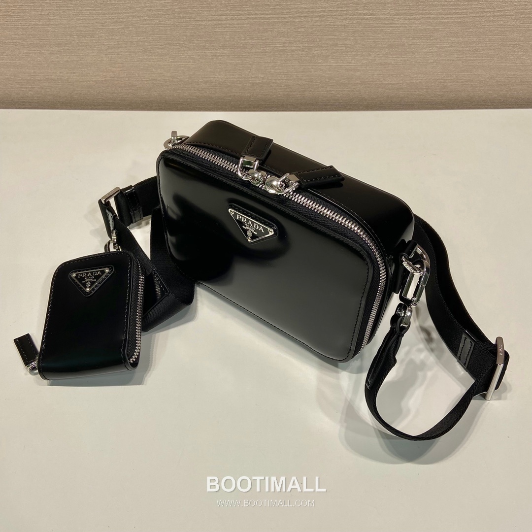 Prada Patent Leather Messenger Bag with Detachable Pouch and Nylon Strap 프라다 페이턴트 레더 탈부착 파우치 나일론 스트랩 메신저백 2VH070 19cm 3