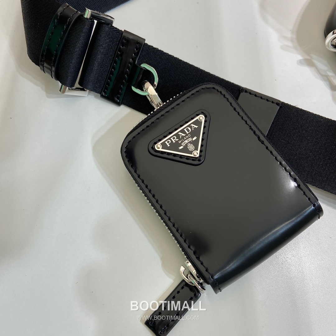 Prada Patent Leather Messenger Bag with Detachable Pouch and Nylon Strap 프라다 페이턴트 레더 탈부착 파우치 나일론 스트랩 메신저백 2VH070 19cm 7