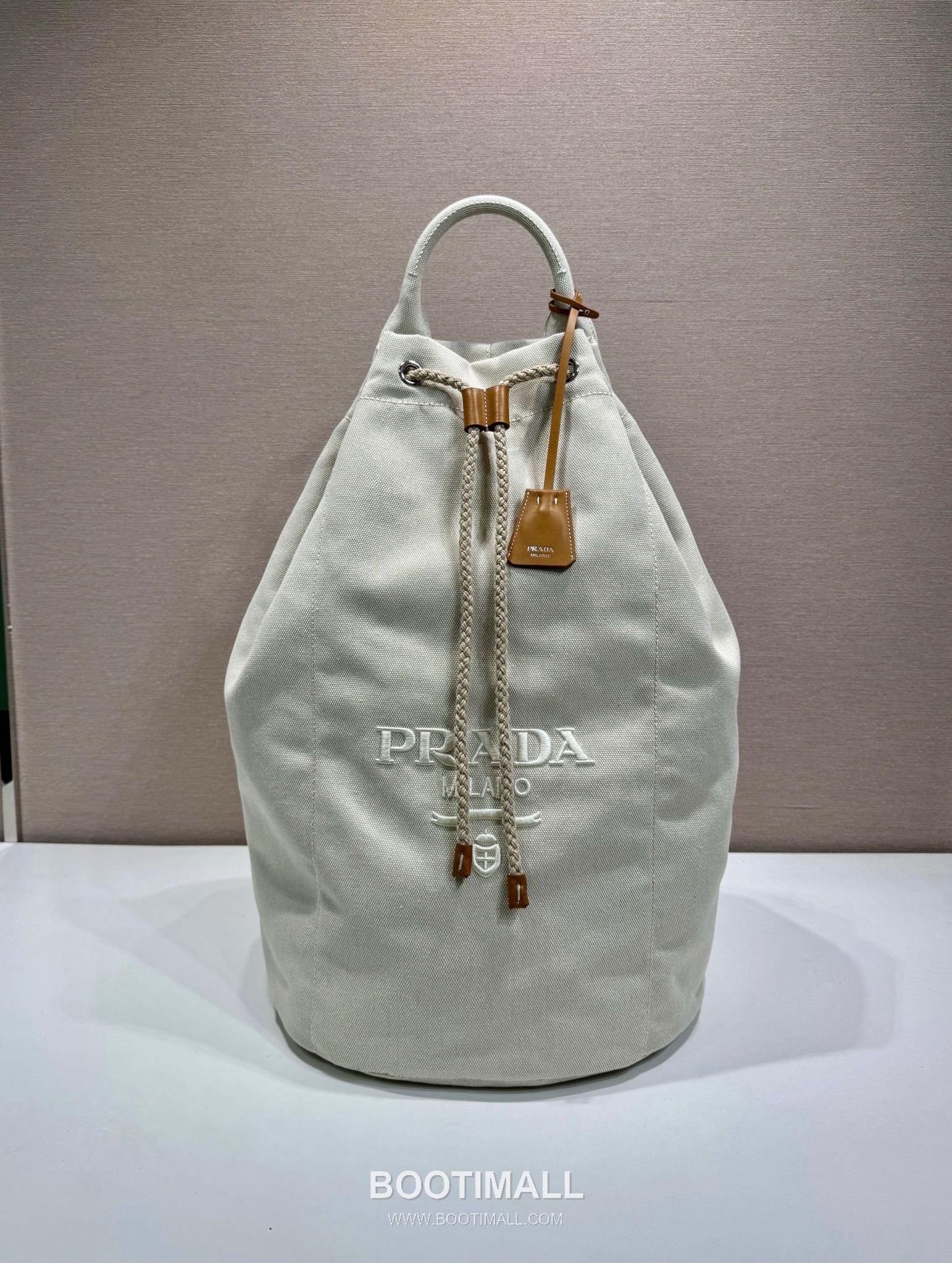 Prada Linen Blend Drawstring Travel Bag with Leather Trim and Logo 프라다 린넨 혼방 드로스트링 레더 트림 로고 트래블백 2VY011 34cm 1