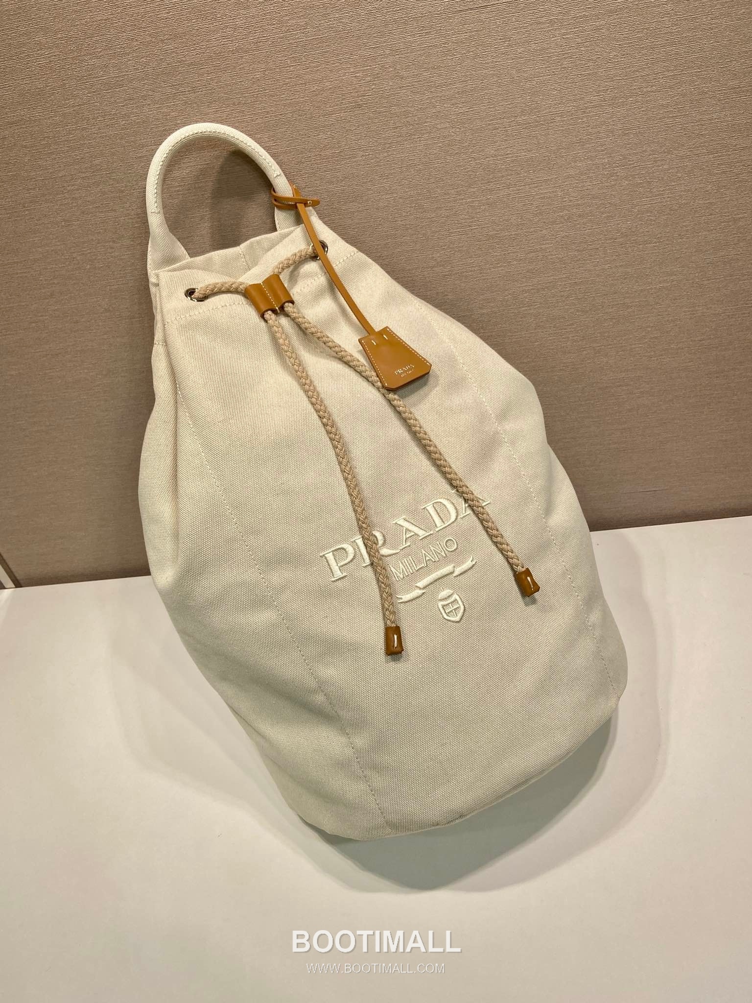 Prada Linen Blend Drawstring Travel Bag with Leather Trim and Logo 프라다 린넨 혼방 드로스트링 레더 트림 로고 트래블백 2VY011 34cm 2