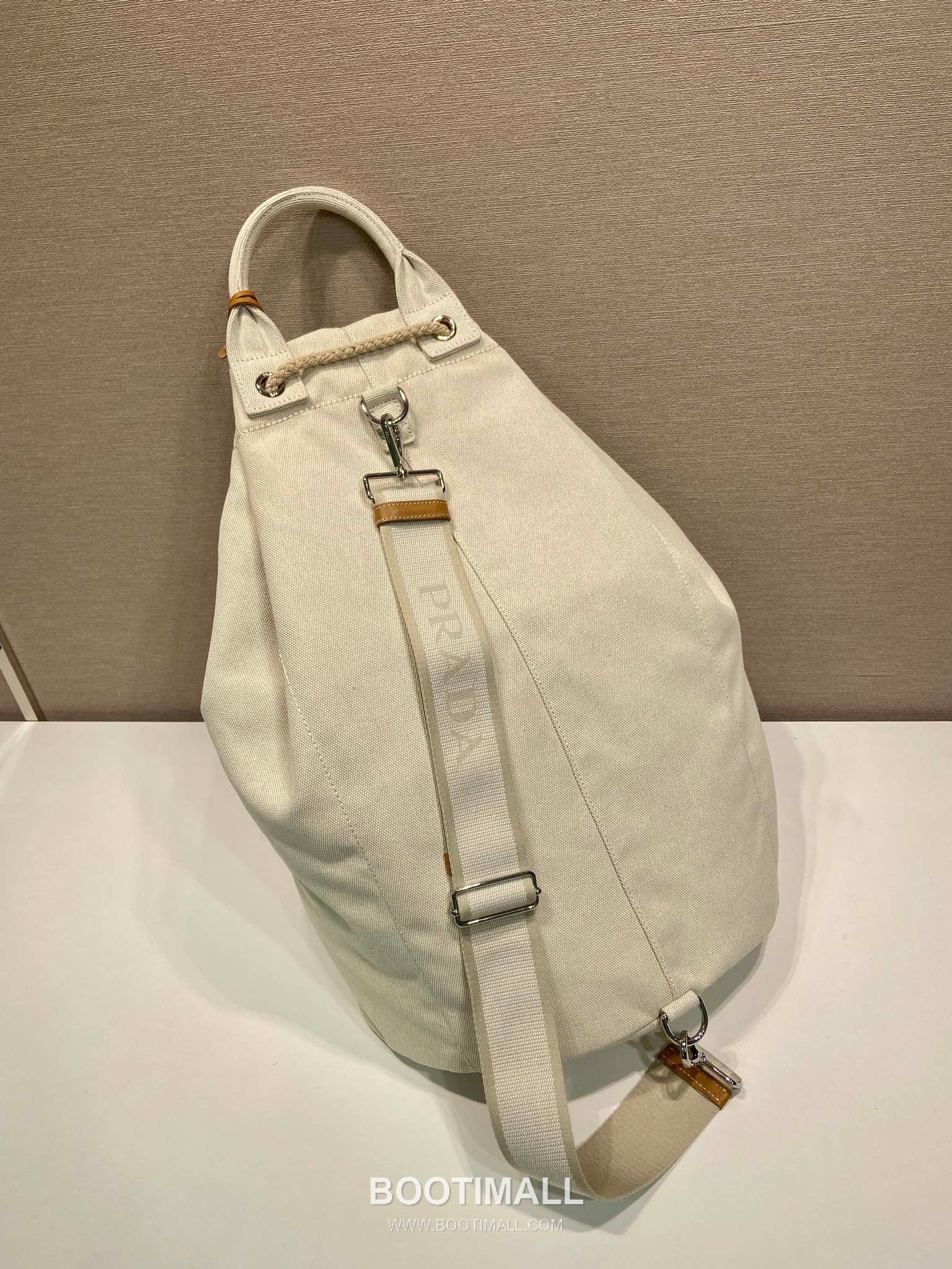 Prada Linen Blend Drawstring Travel Bag with Leather Trim and Logo 프라다 린넨 혼방 드로스트링 레더 트림 로고 트래블백 2VY011 34cm 3