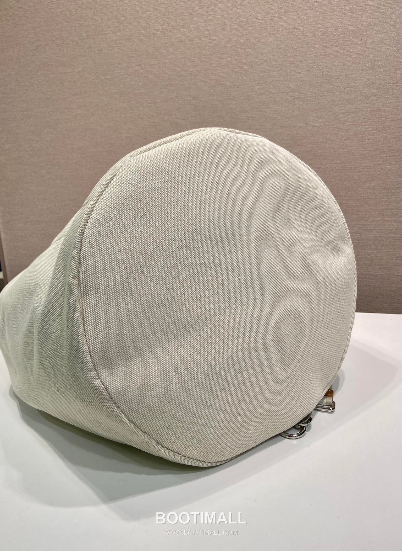 Prada Linen Blend Drawstring Travel Bag with Leather Trim and Logo 프라다 린넨 혼방 드로스트링 레더 트림 로고 트래블백 2VY011 34cm 5