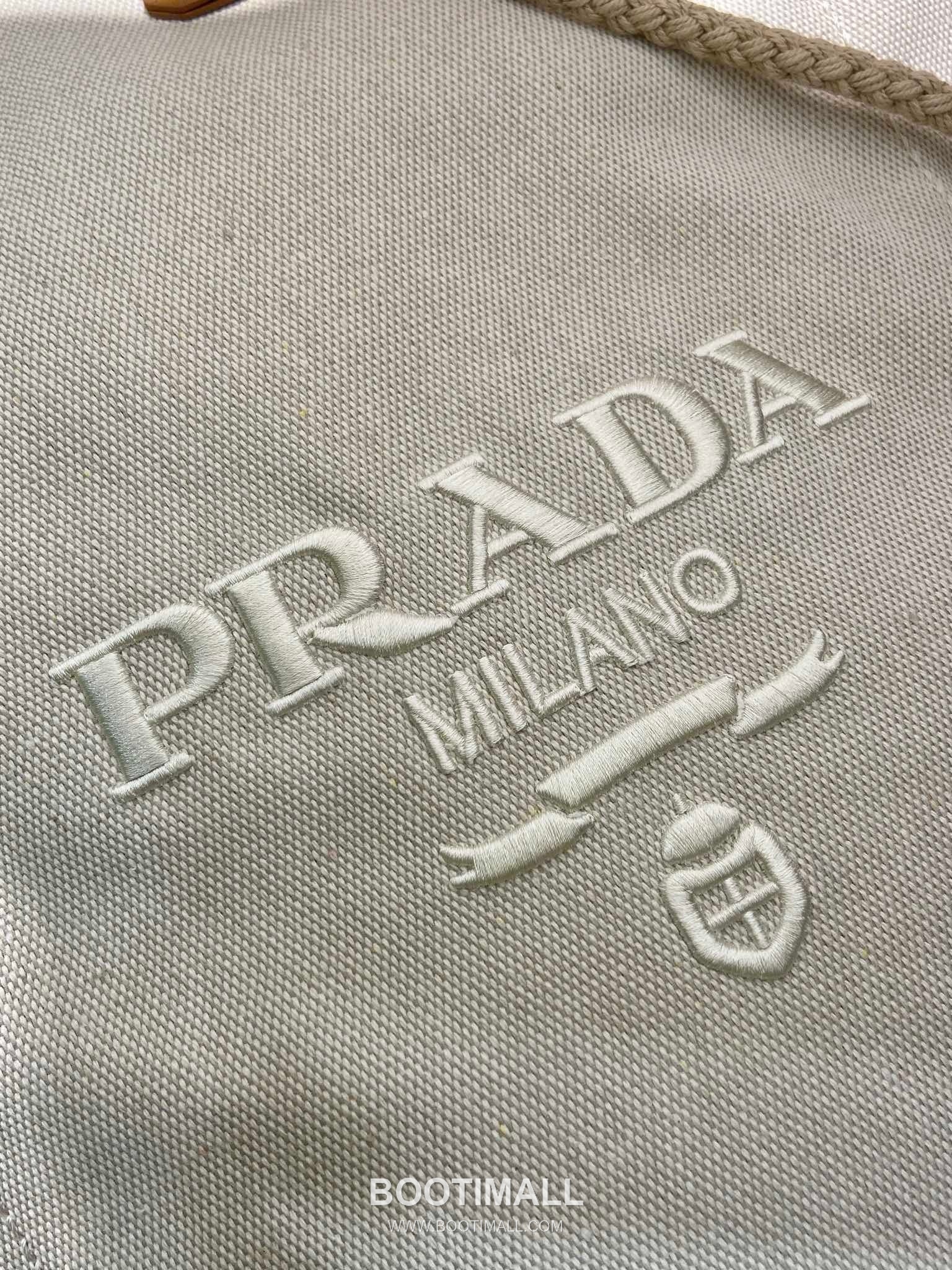 Prada Linen Blend Drawstring Travel Bag with Leather Trim and Logo 프라다 린넨 혼방 드로스트링 레더 트림 로고 트래블백 2VY011 34cm 7
