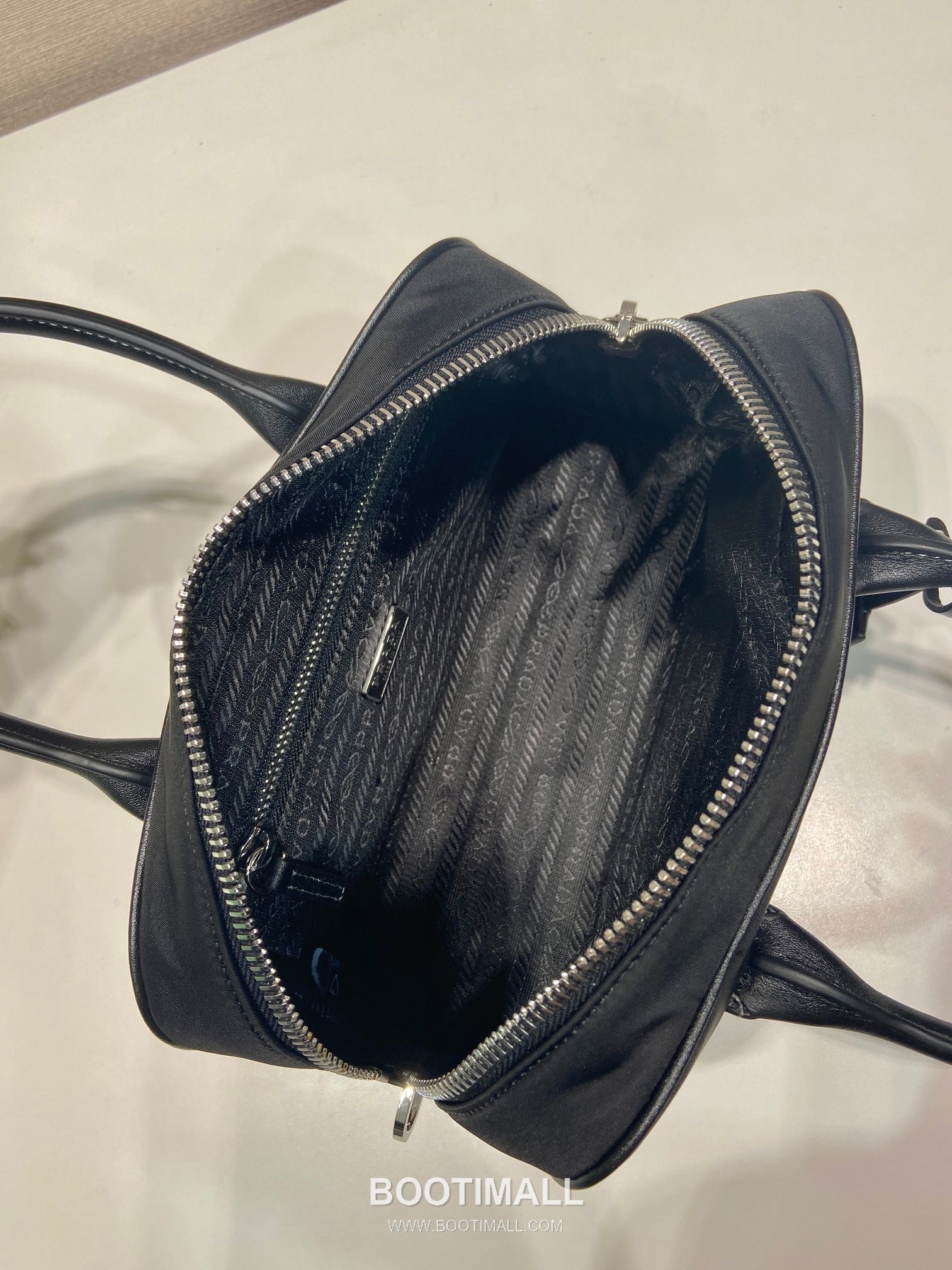 Prada Nylon Calfskin Boston Bag with Lock Detail and Triangle Logo 프라다 나일론 카프스킨 락 디테일 삼각로고 보스턴백 1BG846 24cm 8