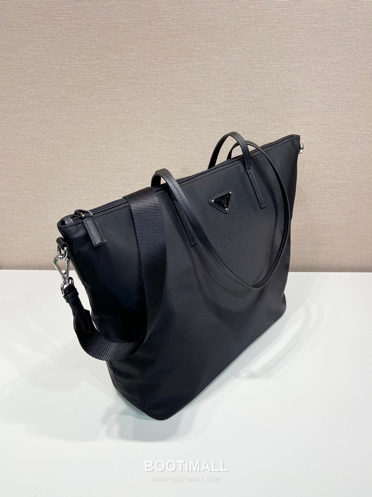 Prada Parachute Nylon Saffiano Leather Tote Bag with Top Handle Detail 프라다 패러슈트 나일론 사피아노 레더 탑핸들 토트백 1BG189 36cm 2