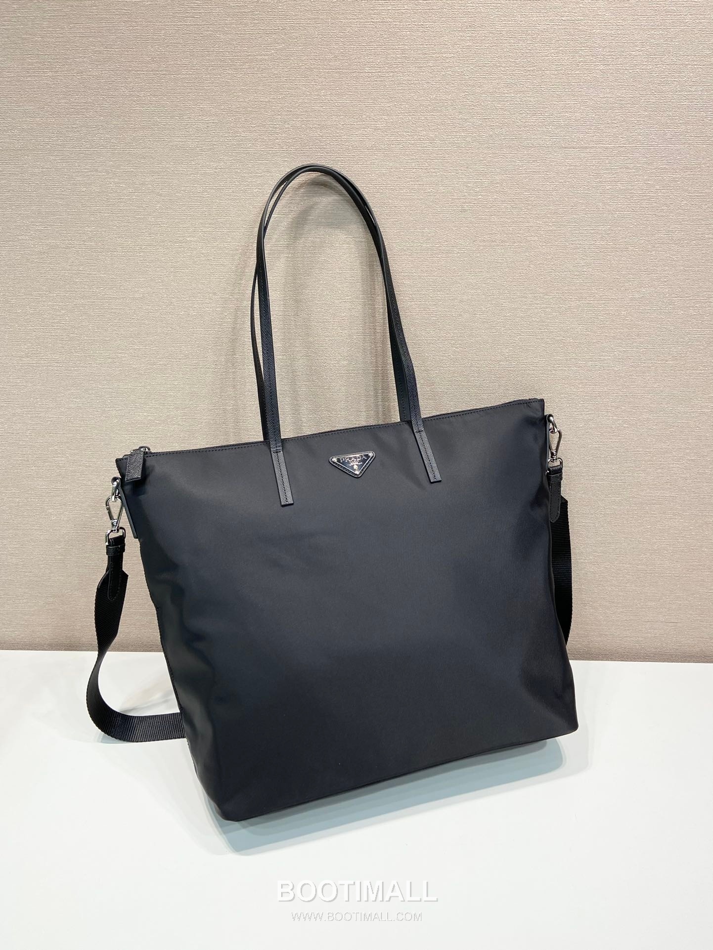 Prada Parachute Nylon Saffiano Leather Tote Bag with Top Handle Detail 프라다 패러슈트 나일론 사피아노 레더 탑핸들 토트백 1BG189 36cm 3